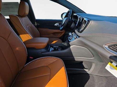 New 2026 Chrysler Pacifica Pinnacle image 26