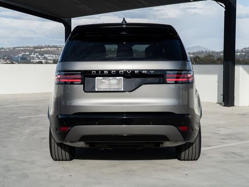 Used 2025 Land Rover Discovery Dynamic SE image 4