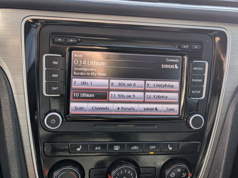 Used 2015 Volkswagen Passat TDI SE image 21