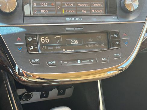 Used 2014 Toyota Avalon Limited w/ Technology Package FWD image 18