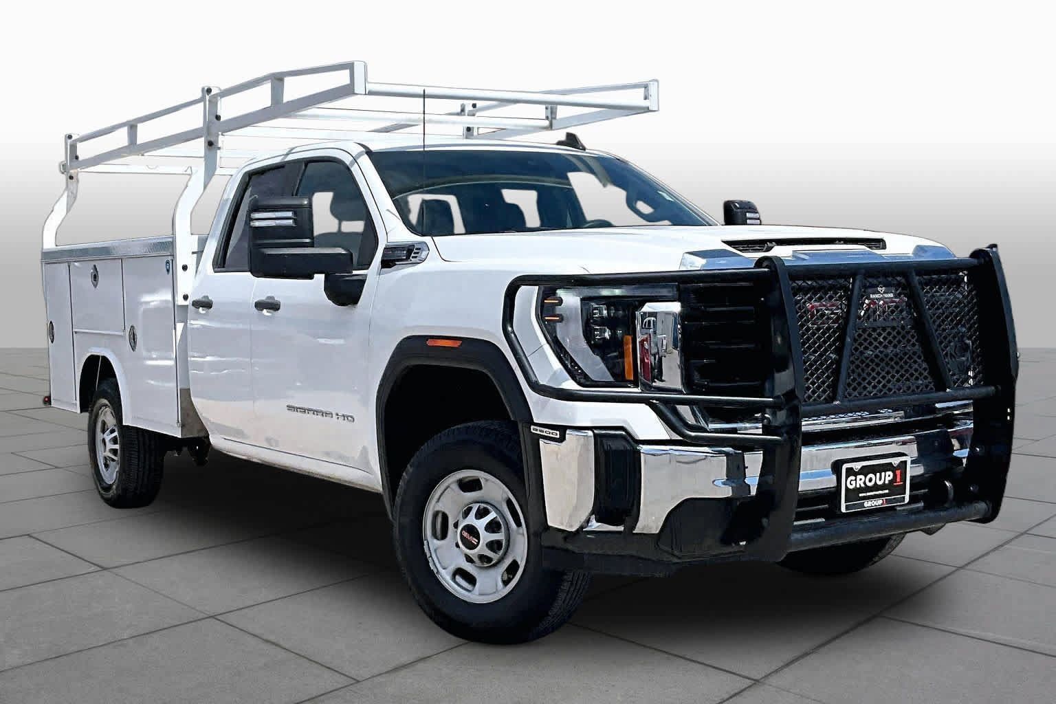 Used 2024 GMC Sierra 2500 Pro w/ Convenience Package RWD image 2