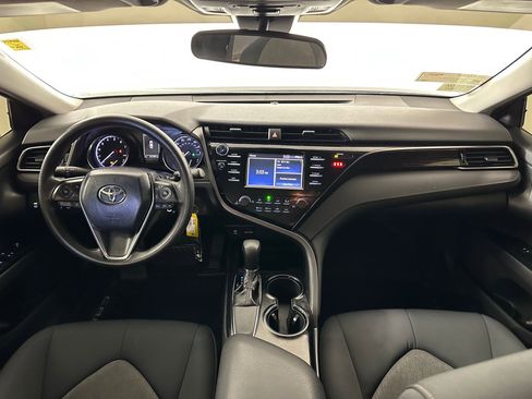 Used 2019 Toyota Camry L image 14