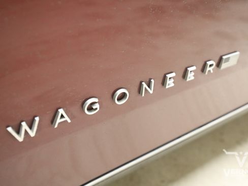 Used 2025 Jeep Wagoneer Series III w/ Premium Group I AWD/4WD image 12
