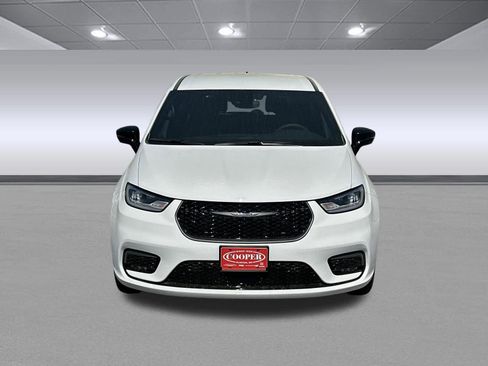 New 2026 Chrysler Pacifica Select image 8