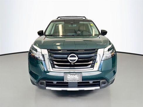 Used 2024 Nissan Pathfinder Platinum AWD/4WD image 3
