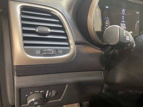 Used 2014 Jeep Grand Cherokee Altitude image 24