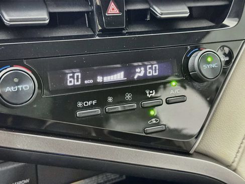 Used 2021 Toyota Camry XLE FWD image 18
