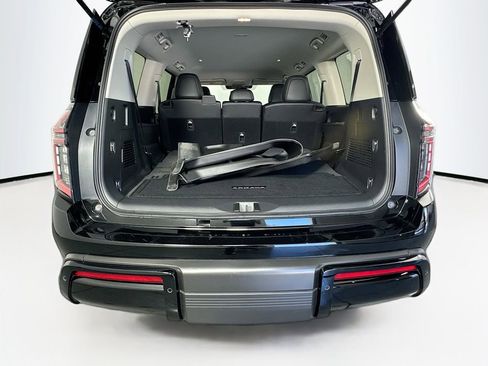 Used 2025 Nissan Armada SV image 28