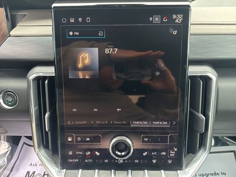 Used 2024 GMC Acadia Elevation w/ Luxury Package image 14