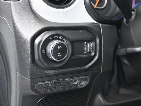 Used 2025 Jeep Gladiator Sport image 14