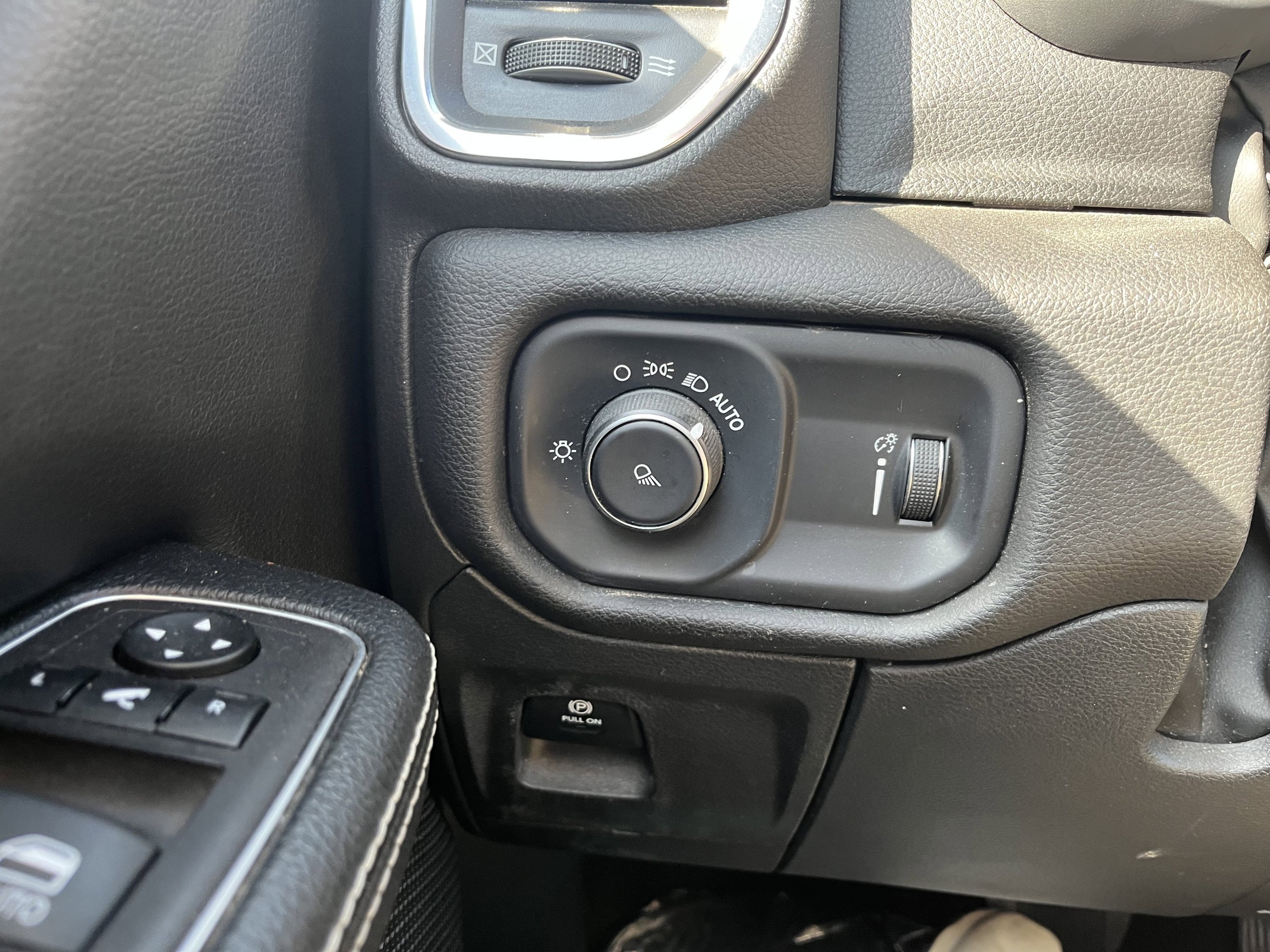 Used 2024 RAM 1500 Laramie AWD/4WD image 17