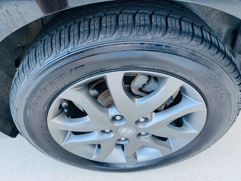 Used 2012 Hyundai Elantra GLS 4dr Wagon w/ Preferred Pkg image 26