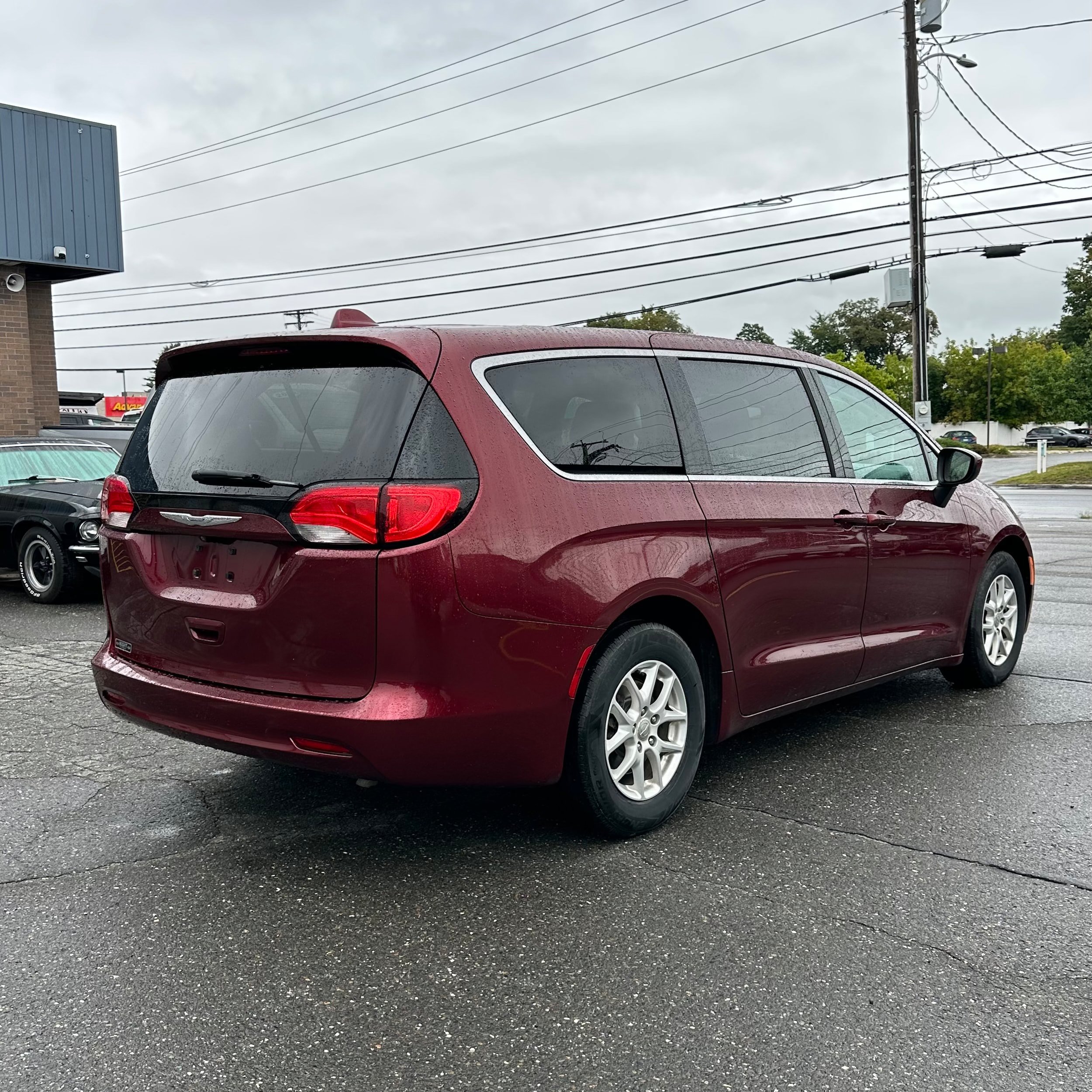 Used 2017 Chrysler Pacifica LX FWD image 3