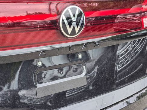 New 2026 Volkswagen Atlas Cross Sport SEL R-Line AWD/4WD image 9