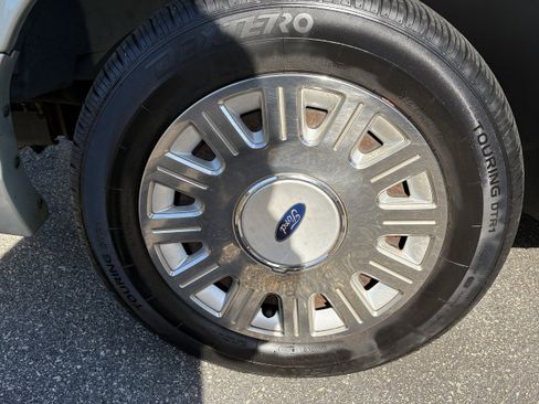 Used 2004 Ford Crown Victoria Police Interceptor image 7