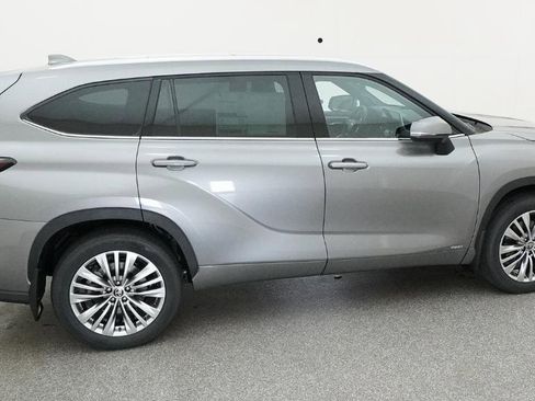 New 2026 Toyota Highlander Platinum image 22