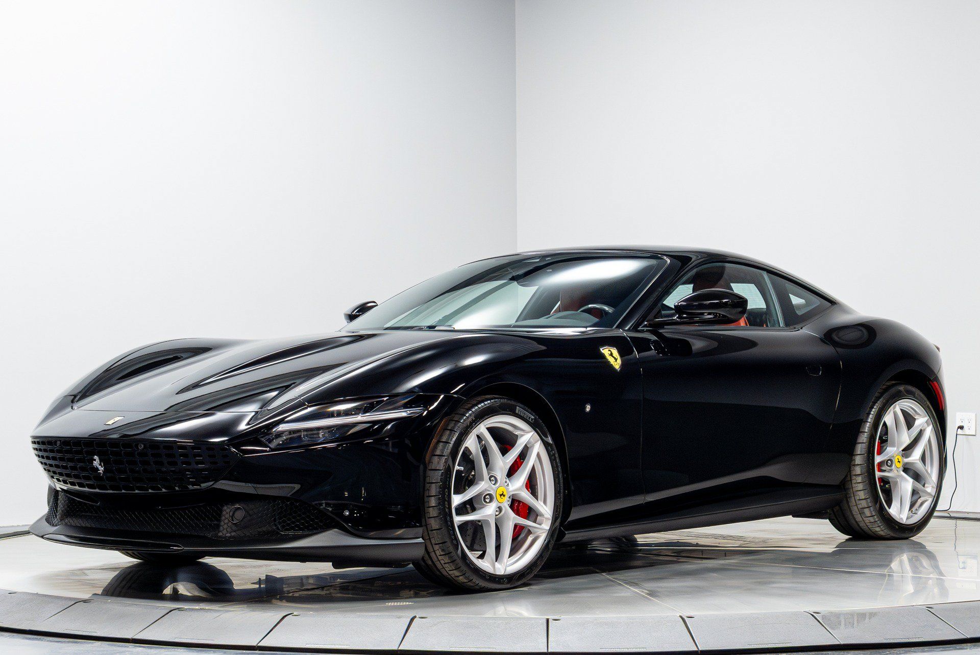 Used 2022 Ferrari Roma RWD image 2