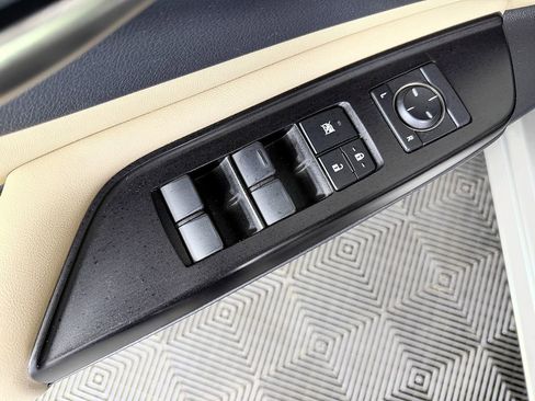 Used 2019 Lexus ES 300h w/ Premium Package FWD image 31