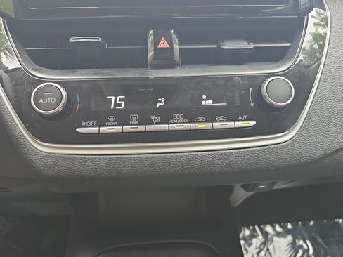 Used 2025 Toyota Corolla LE FWD image 21