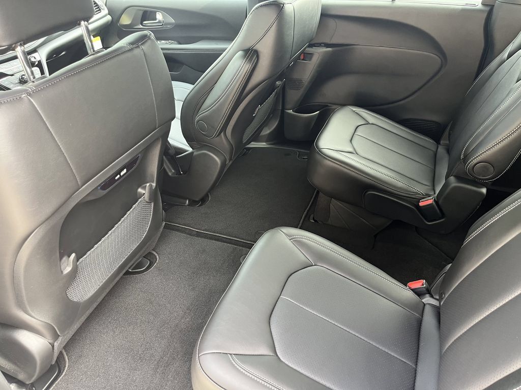 New 2026 Chrysler Pacifica Select FWD image 25