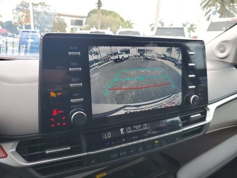 Used 2024 Toyota Sienna XLE image 24