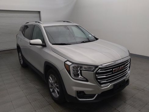 Used 2022 GMC Terrain SLT image 13
