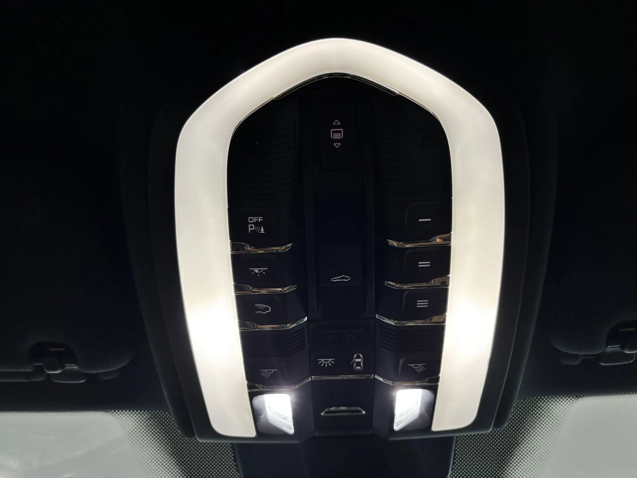 Used 2017 Porsche Cayenne S w/ Premium Package AWD/4WD image 31
