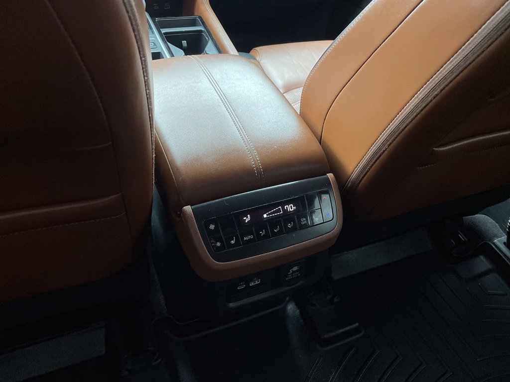 Used 2023 Nissan Pathfinder Platinum w/ Black Appearance Package FWD image 29