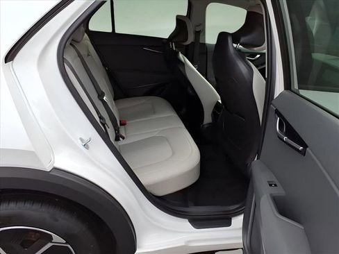 Used 2024 Kia Niro EX image 17
