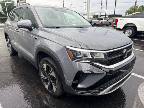 Used 2023 Volkswagen Taos SE AWD/4WD image 4