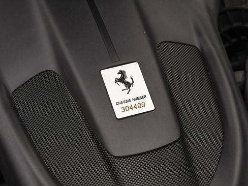 Used 2024 Ferrari Roma Spider image 32