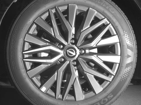 Used 2025 Nissan Altima 2.5 SV FWD image 12