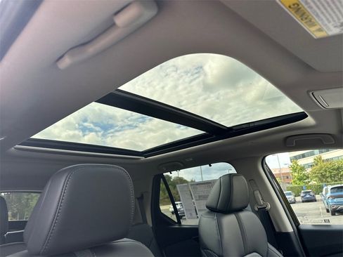 New 2025 Honda Pilot Touring image 11