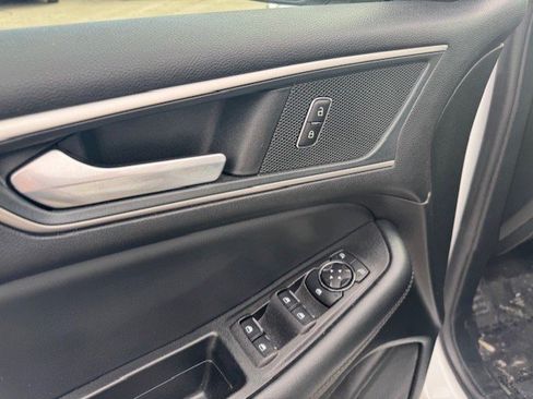 Certified 2024 Ford Edge SEL image 11