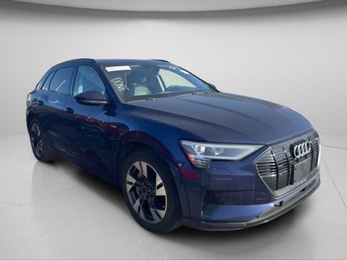 Used 2021 Audi e-tron Premium w/ Convenience Plus Package AWD/4WD image 2