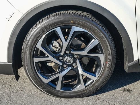 Used 2018 Toyota C-HR XLE image 11