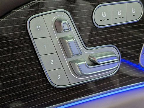 Used 2023 Mercedes-Benz Maybach GLS 600 4MATIC image 18