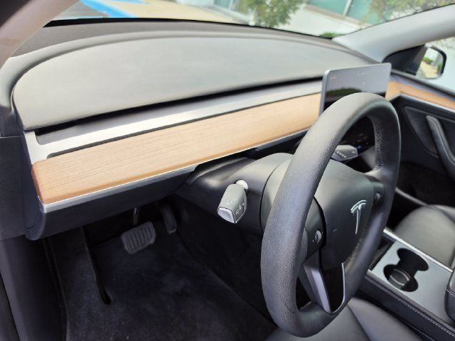 Used 2025 Tesla Model Y Long Range AWD/4WD image 16