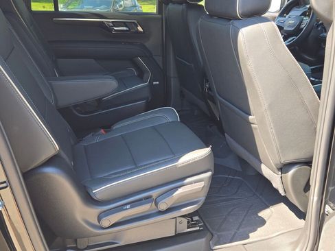 Used 2025 Chevrolet Suburban Premier image 14