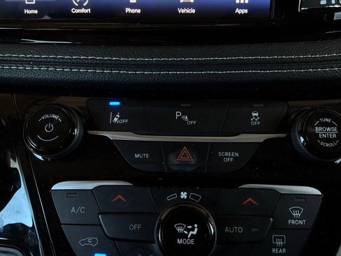 Used 2023 Chrysler Pacifica Touring-L FWD image 35