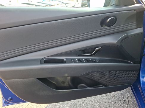 Certified 2025 Hyundai Elantra Sport image 12