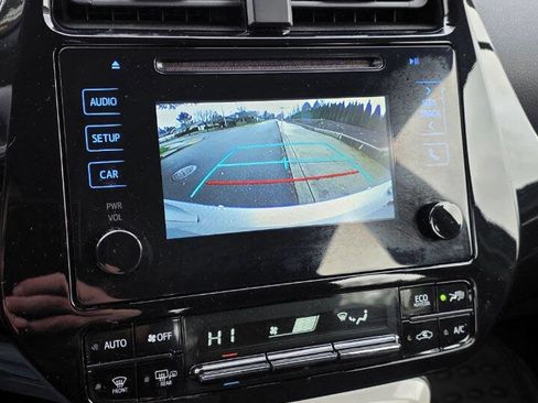 Used 2018 Toyota Prius Two 4dr Hatchback image 12