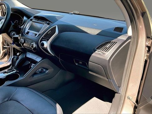 Used 2011 Hyundai Tucson GLS w/ Navigation Pkg 2 FWD image 10