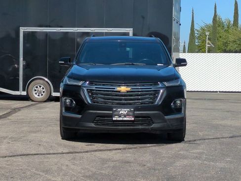 Used 2023 Chevrolet Traverse LT FWD image 3