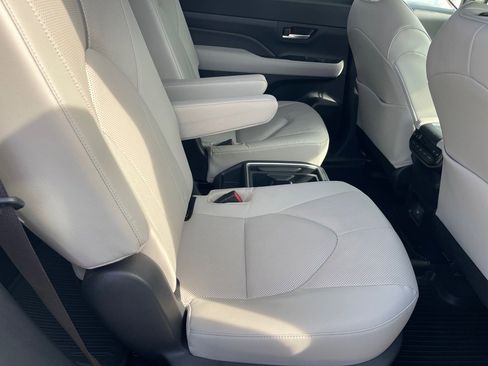 Used 2024 Toyota Grand Highlander Platinum image 16