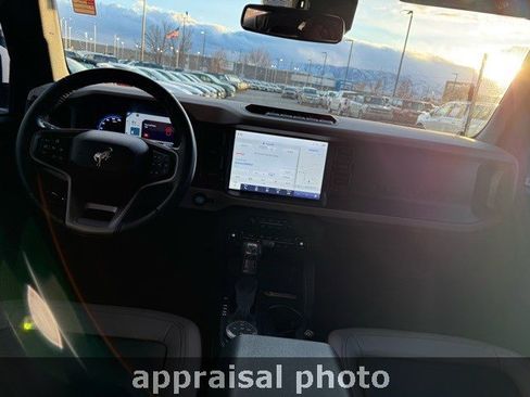 Used 2023 Ford Bronco Wildtrak image 14