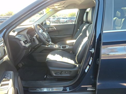 Used 2022 Mitsubishi Outlander SE image 14