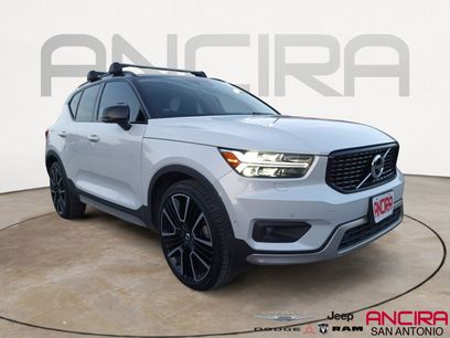 Used 2022 Volvo XC40 T5 R-Design w/ Advanced Package