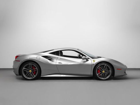 Certified 2018 Ferrari 488 GTB RWD image 4