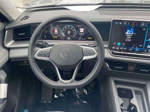 New 2026 Volkswagen Tiguan SE R-Line image 14